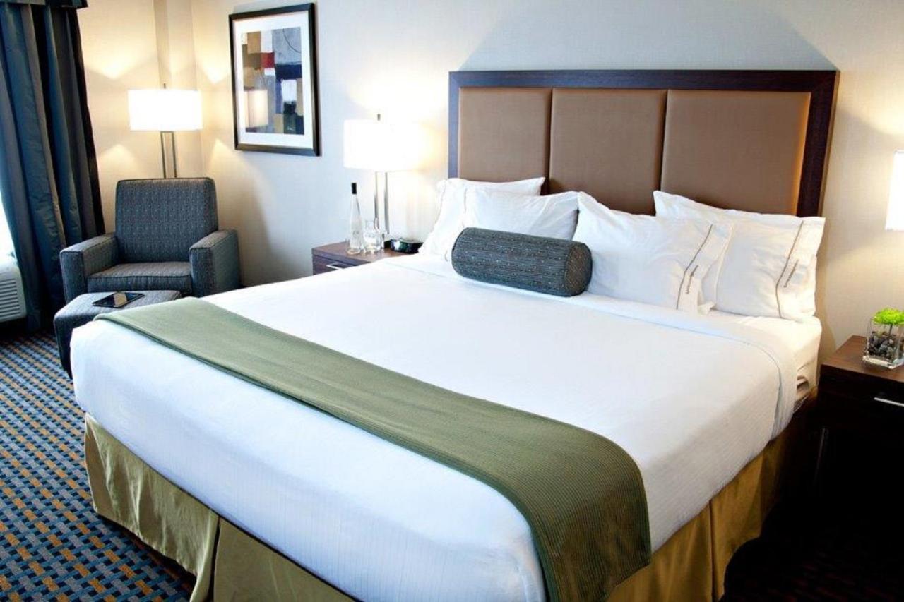 Holiday Inn Express Pembroke By Ihg Luaran gambar