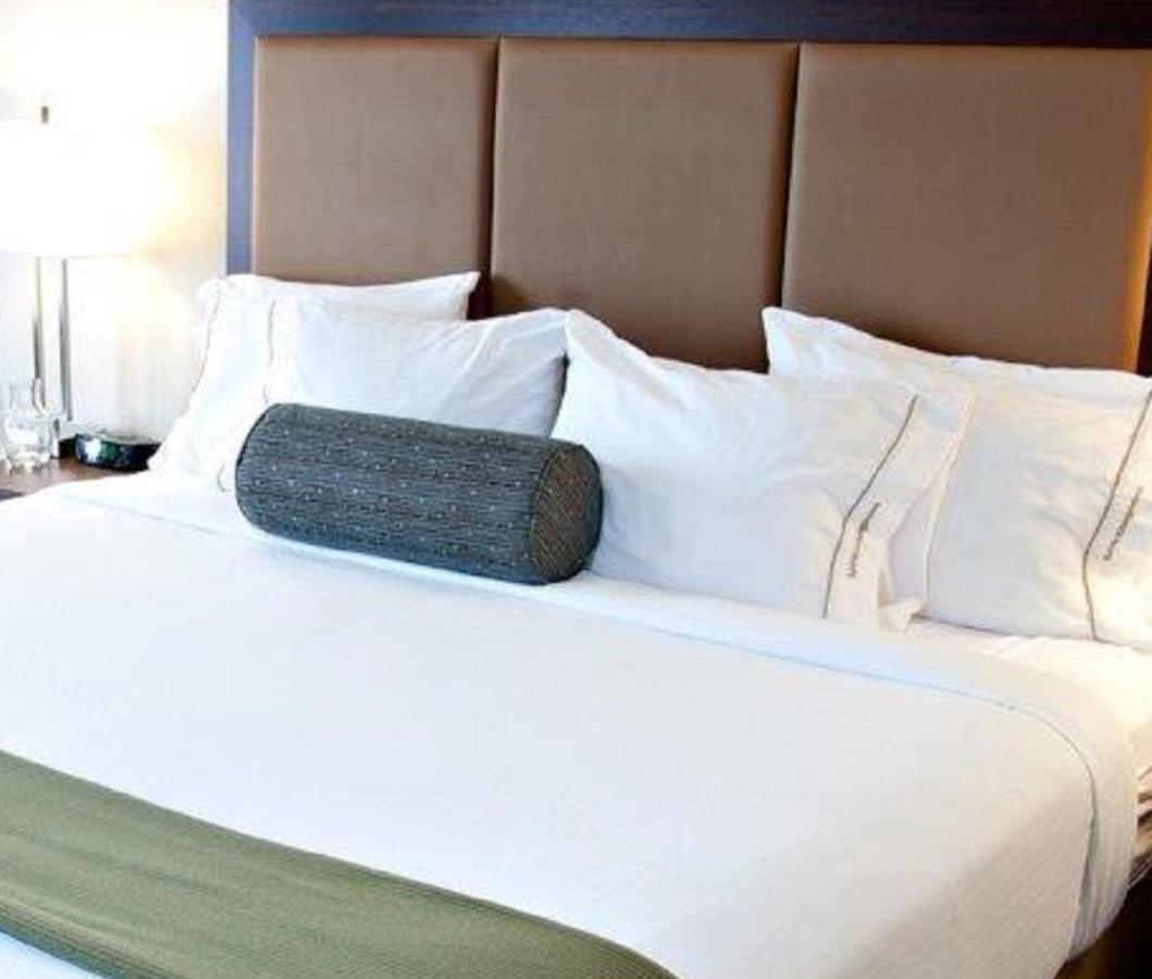 Holiday Inn Express Pembroke By Ihg Luaran gambar